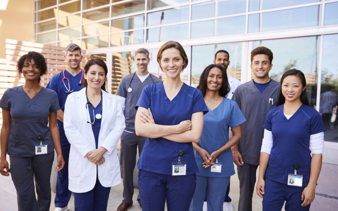 How Healthcare Employee Recognition Programs Improve Performance