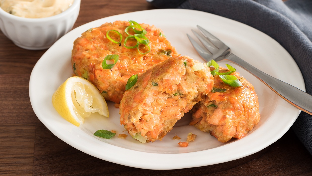 Wild Salmon Cakes with Capers & Dill – Omaha Steaks