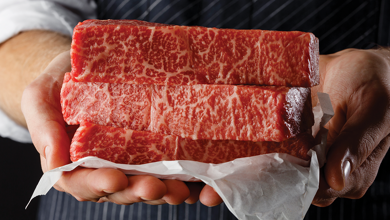 https://www.omahasteaks.com/blog/wp-content/uploads/2019/09/pr_wls_003-wagyu-hero-BLOG.png