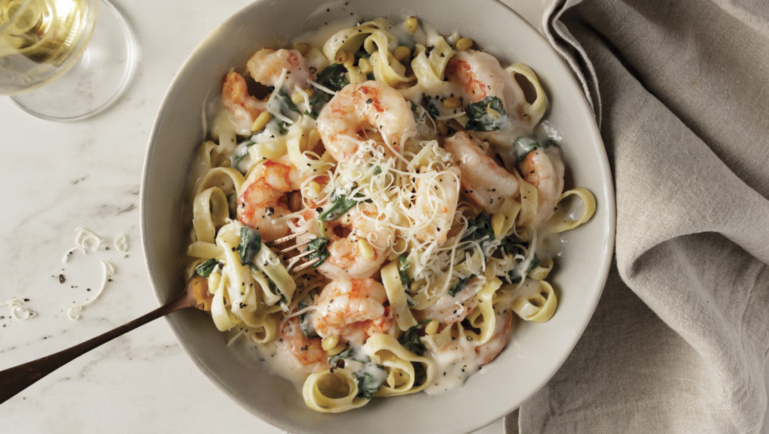 Shrimp Fettuccine With Fresh Spinach In Garlic Parmesan Cream Sauce Omaha Steaks