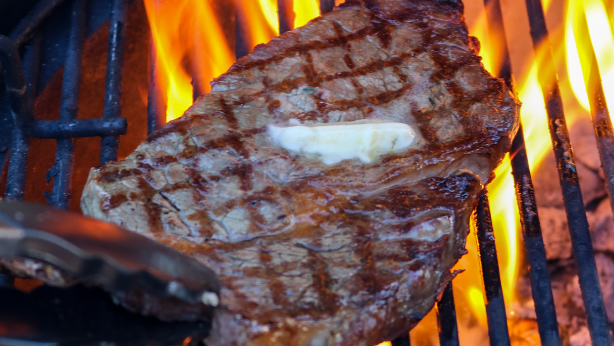 How to Prepare the Perfect Steak- Grilling vs. Cast Iron