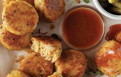 Mini Crab Cakes with Jack Daniels Cocktail Sauce